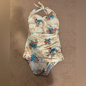 🌸Cupshe Floral Halter One-Piece Swimsuit size small
